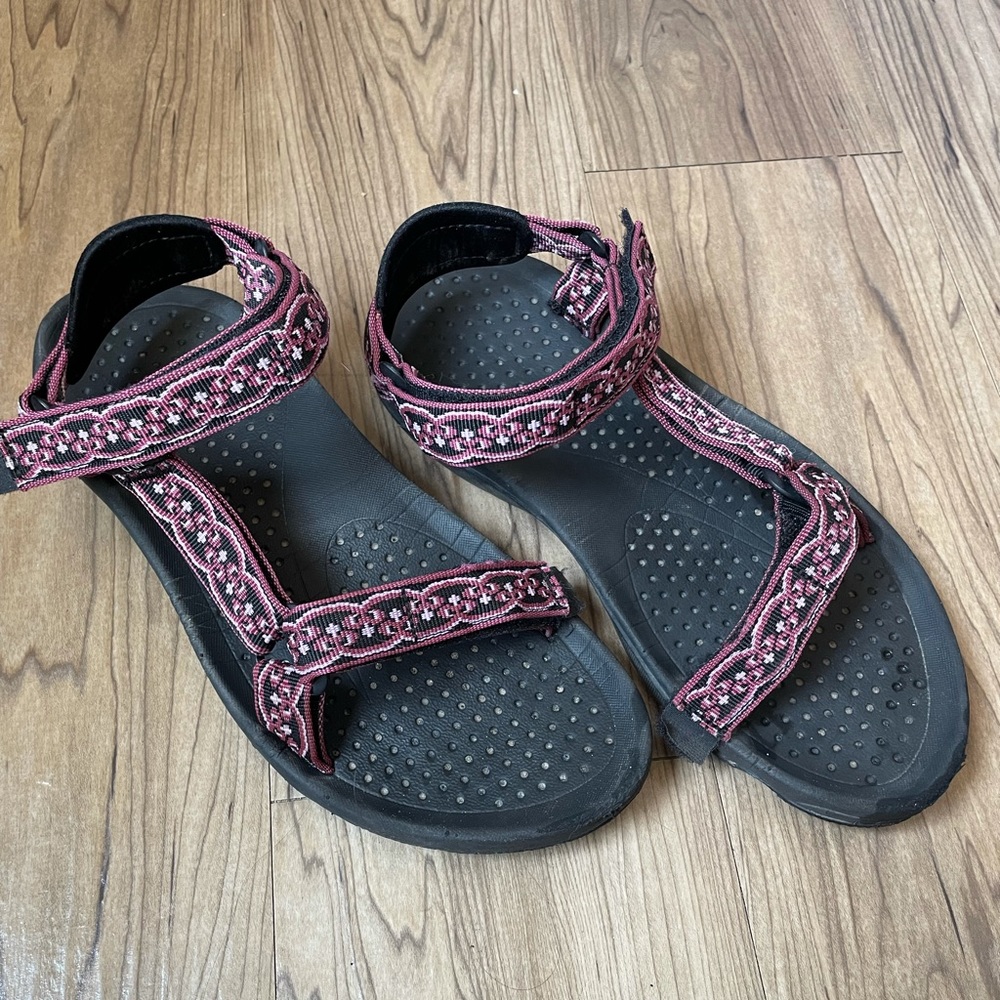 Teva Hurricane 3 Sandals 6577- Size 9W
